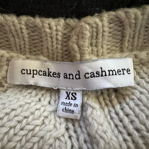 Cupcakes & Cashmere sweater - Picture 7 of 9